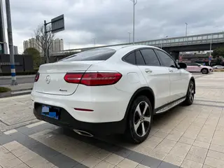 Mercedes-Benz GLC Coupe 2018 GLC 200 4MATIC coupe SUV interior photo 14