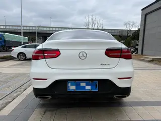 Mercedes-Benz GLC Coupe 2018 GLC 200 4MATIC coupe SUV interior photo 15
