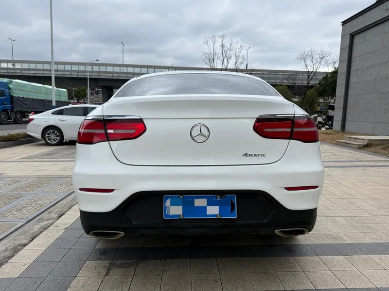 Mercedes-Benz GLC Coupe 2018 GLC 200 4MATIC coupe SUV interior photo 15