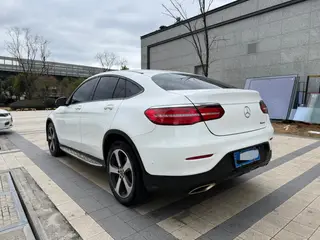Mercedes-Benz GLC Coupe 2018 GLC 200 4MATIC coupe SUV interior photo 16