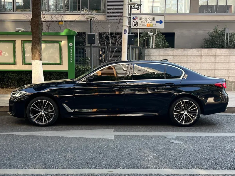 BMW 5 Series 2022 Restyling 530Li Leading Type M Sports suit exterior photo 3
