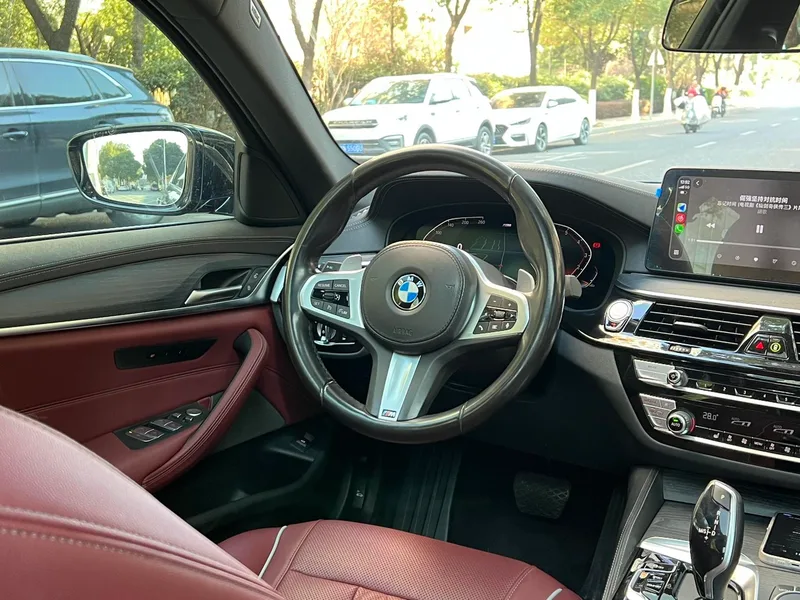 BMW 5 Series 2022 Restyling 530Li Leading Type M Sports suit interior photo 17