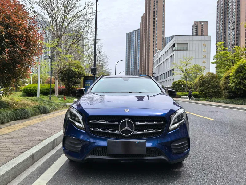 Mercedes-Benz GLA 2018 GLA 220 4MATIC Sporty exterior photo 2