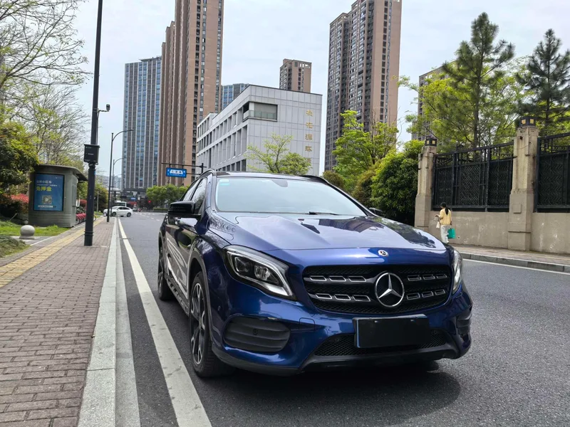 Mercedes-Benz GLA 2018 GLA 220 4MATIC Sporty exterior photo 3