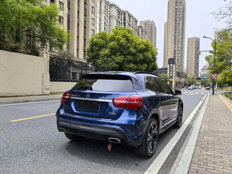 Mercedes-Benz GLA 2018 GLA 220 4MATIC Sporty exterior photo 5