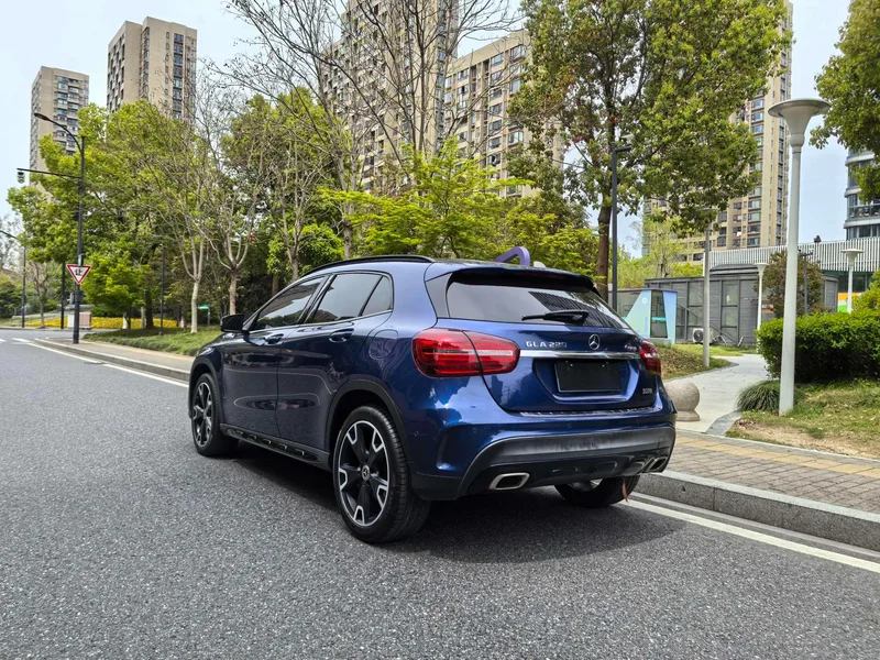 Mercedes-Benz GLA 2018 GLA 220 4MATIC Sporty exterior photo 6