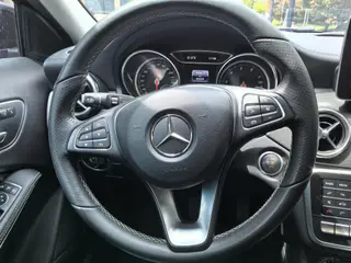 Mercedes-Benz GLA 2018 GLA 220 4MATIC Sporty interior photo 8
