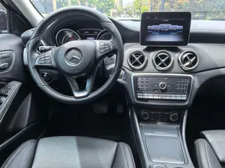 Mercedes-Benz GLA 2018 GLA 220 4MATIC Sporty interior photo 10