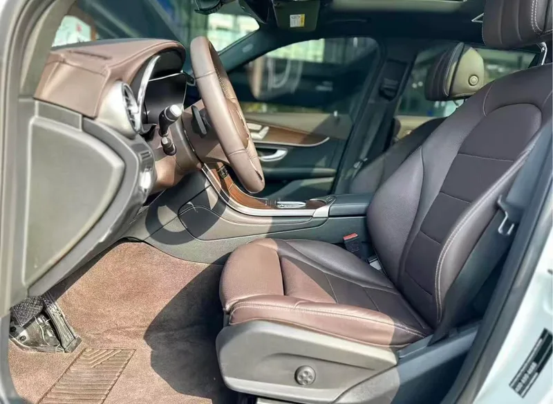 Mercedes-Benz GLC 2020 GLC 300 L 4MATIC Dynamic interior photo 9