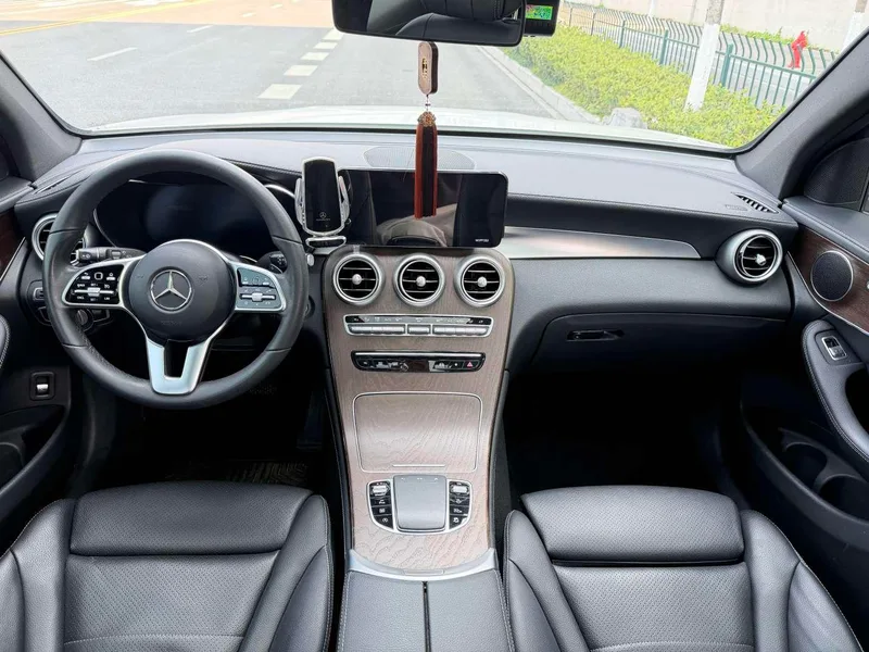 Mercedes-Benz GLC 2021 GLC 260 L 4MATIC De lujo exterior foto 10