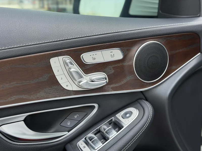 Mercedes-Benz GLC 2021 GLC 260 L 4MATIC De lujo interior foto 14