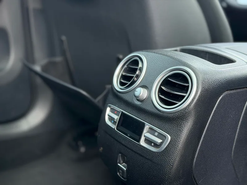 Mercedes-Benz GLC 2021 GLC 260 L 4MATIC De lujo interior foto 15