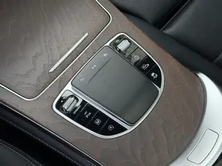 Mercedes-Benz GLC 2021 GLC 260 L 4MATIC De lujo interior foto 20