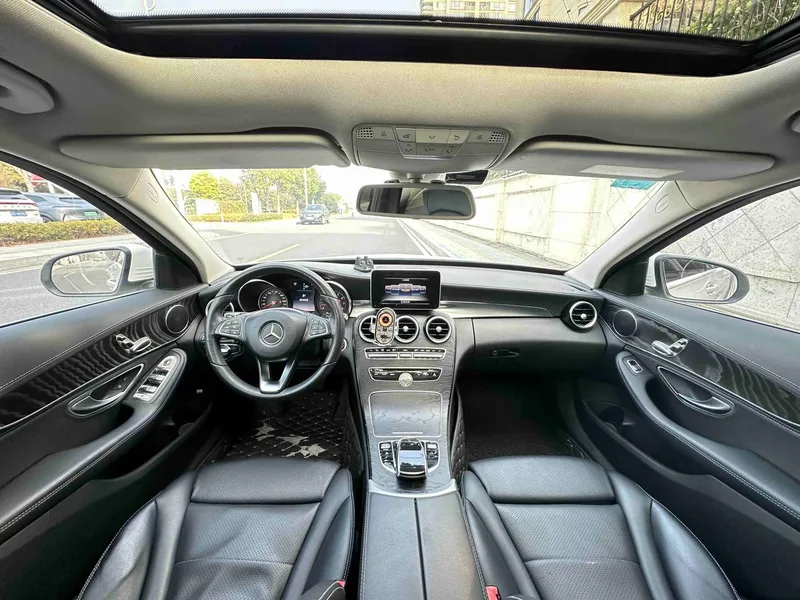 Mercedes-Benz C-Class 2015 Restyling C 180 L Sporty interior photo 14