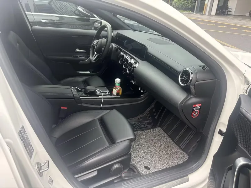Mercedes-Benz A-Class 2020 Restyling A 200 L Sports car dynamic type interior photo 6