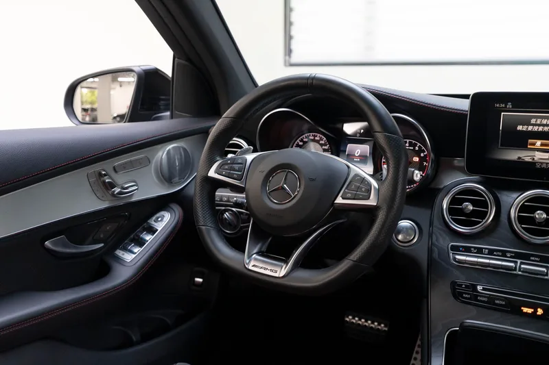 Mercedes-Benz GLC AMG 2018 AMG GLC 63 4MATIC interior foto 9