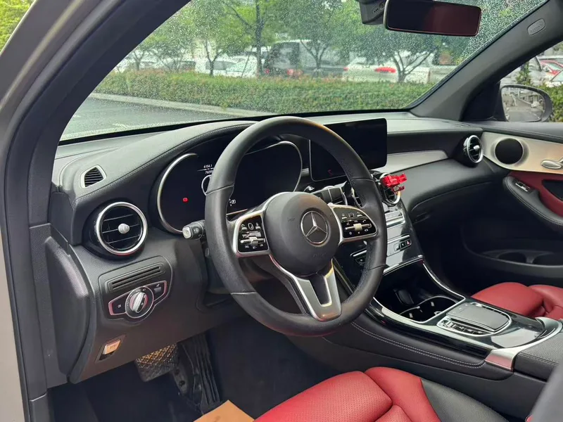 Mercedes-Benz GLC Coupe 2020 GLC 260 4MATIC Coupé SUV intérieur photo 11