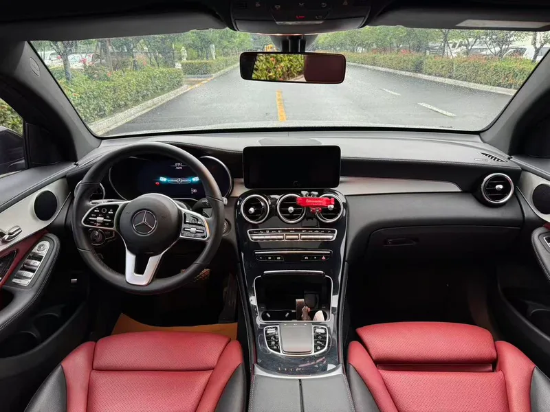 Mercedes-Benz GLC Coupe 2020 GLC 260 4MATIC Coupé SUV intérieur photo 14