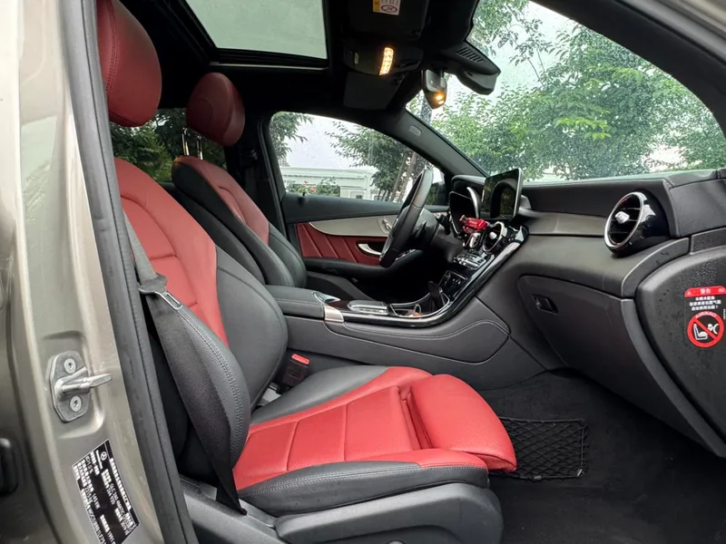 Mercedes-Benz GLC Coupe 2020 GLC 260 4MATIC Coupé SUV intérieur photo 16