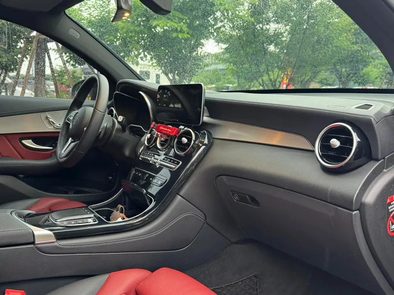 Mercedes-Benz GLC Coupe 2020 GLC 260 4MATIC Coupé SUV intérieur photo 17