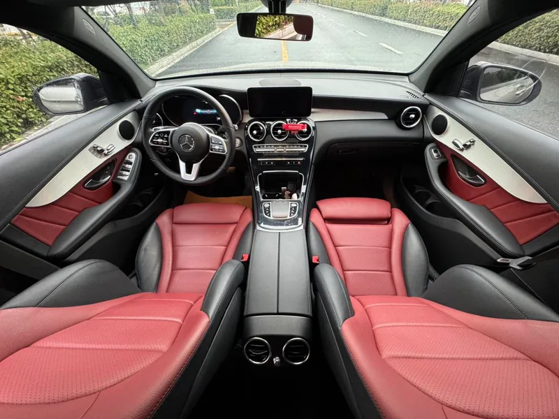 Mercedes-Benz GLC Coupe 2020 GLC 260 4MATIC Coupé SUV intérieur photo 19