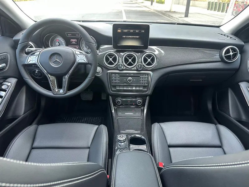 Mercedes-Benz GLA 2016 GLA 200 Type dynamique intérieur photo 18