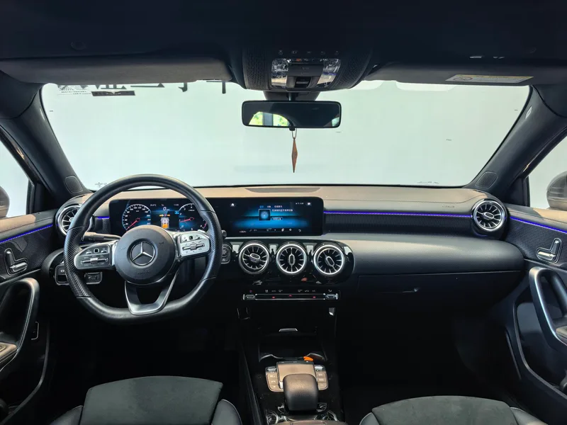 Mercedes-Benz A-Class 2021 A 200 L Edición de moda de coche deportivo interior foto 11