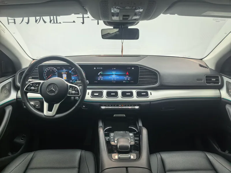 Mercedes-Benz GLE Coupe 2022 GLE 350 4MATIC coupe SUV Fashionable interior photo 10