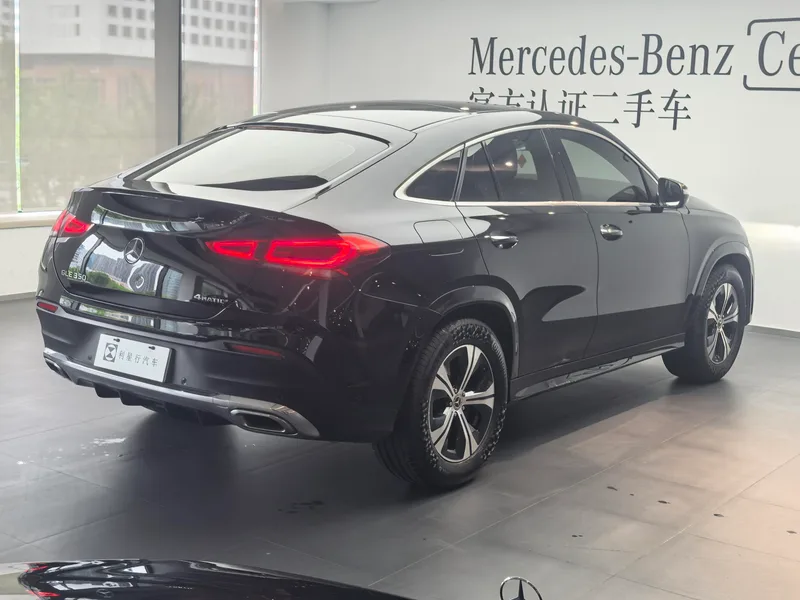 Mercedes-Benz GLE Coupe 2022 GLE 350 4MATIC coupe SUV Fashionable interior photo 12