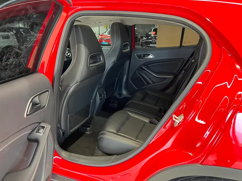 Mercedes-Benz GLA 2016 GLA 200 Fashionable interior photo 9