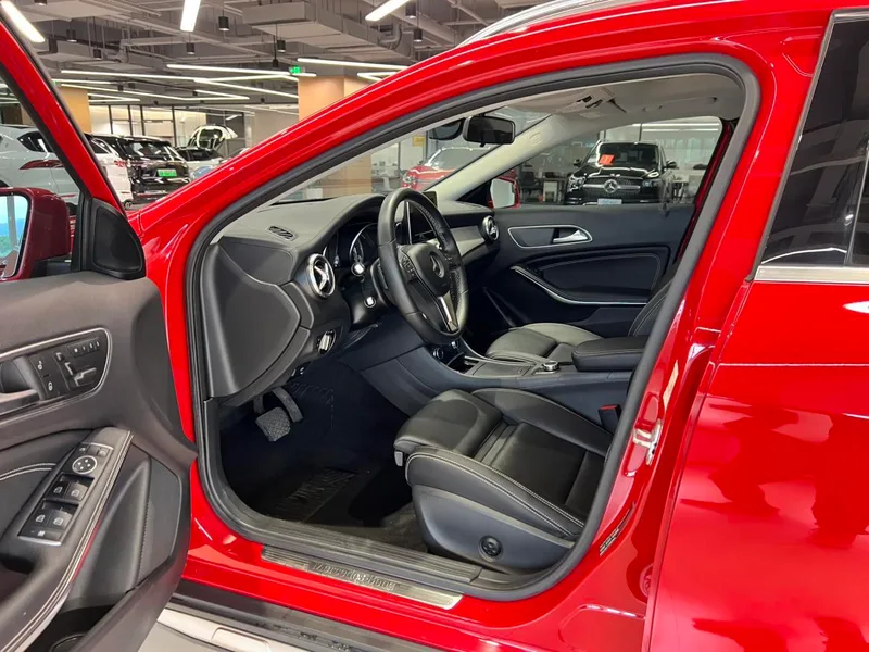 Mercedes-Benz GLA 2016 GLA 200 Fashionable interior photo 11