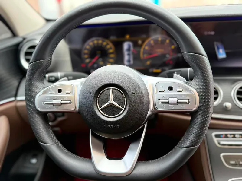 Mercedes-Benz E-Class 2020 Reforma E 300 L Estilo de moda interior foto 15