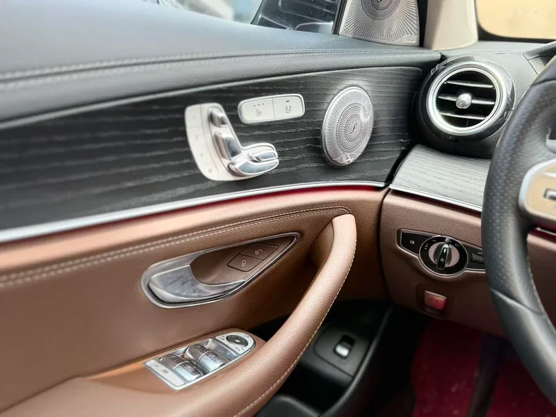 Mercedes-Benz E-Class 2020 Reforma E 300 L Estilo de moda interior foto 16