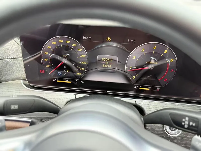Mercedes-Benz E-Class 2020 Reforma E 300 L Estilo de moda interior foto 17