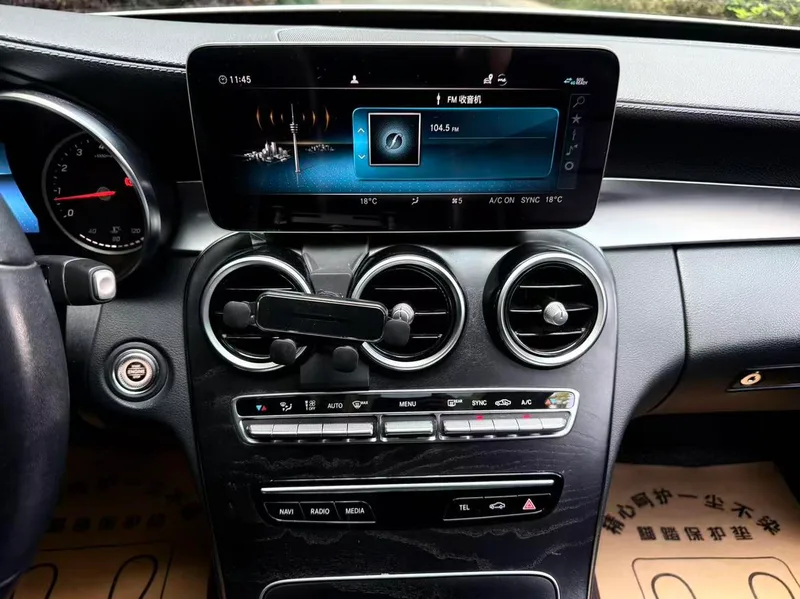 Mercedes-Benz C-Class 2019 C 180 L Mode version sport intérieur photo 9