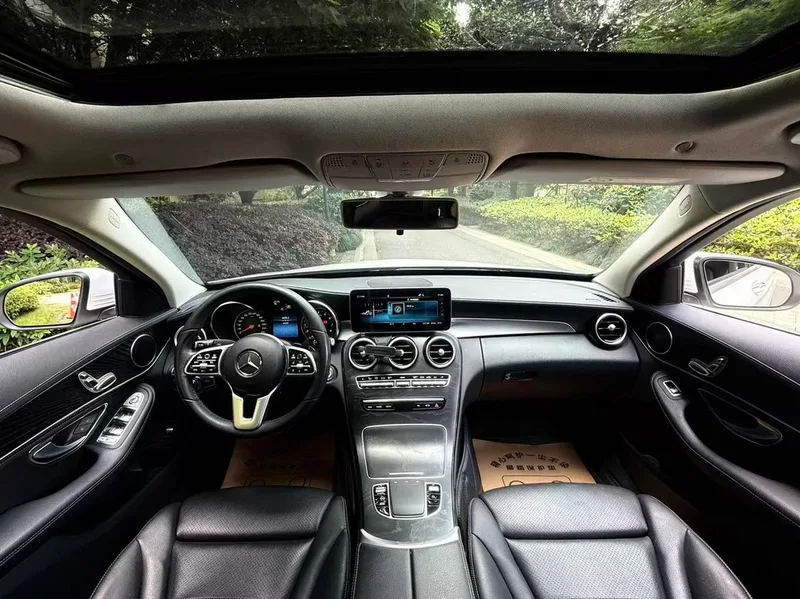 Mercedes-Benz C-Class 2019 C 180 L Mode version sport intérieur photo 10