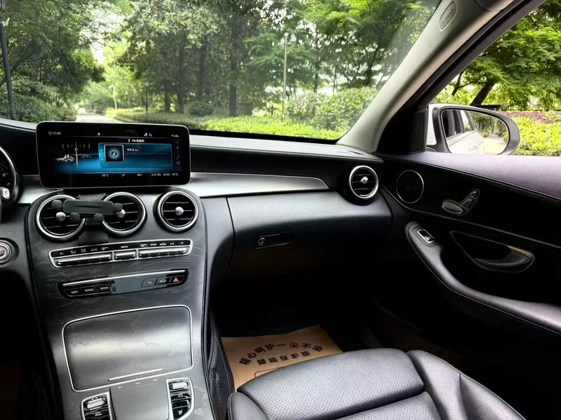 Mercedes-Benz C-Class 2019 C 180 L Mode version sport intérieur photo 11