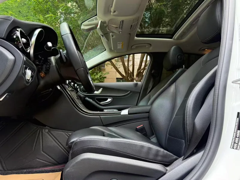 Mercedes-Benz C-Class 2019 C 180 L Mode version sport intérieur photo 12