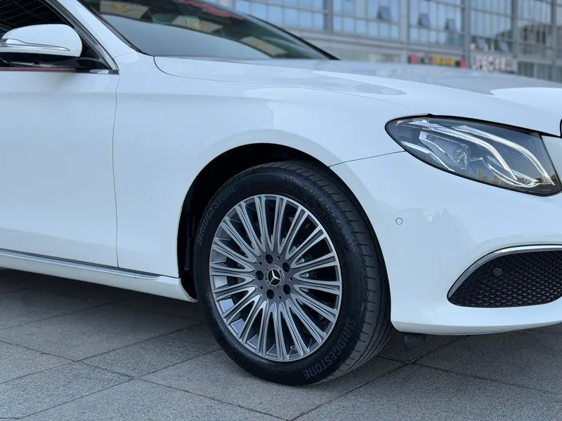 Mercedes-Benz E-Class 2020 E 300 L Люксовый экстерьер фото 4