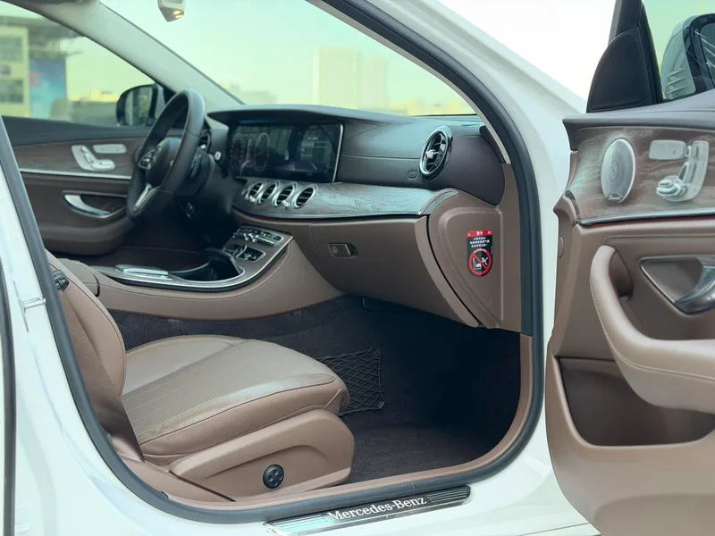 Mercedes-Benz E-Class 2020 E 300 L Люксовый интерьер фото 9