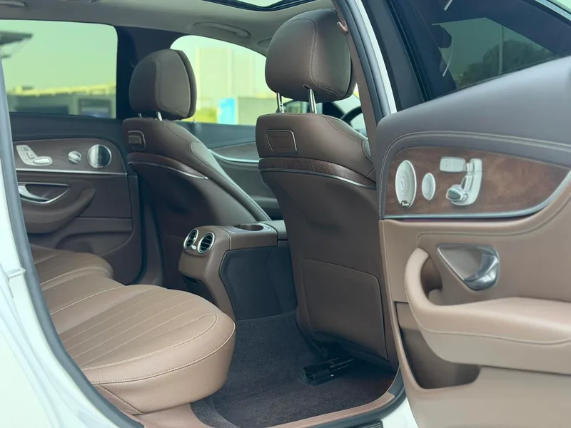 Mercedes-Benz E-Class 2020 E 300 L Люксовый интерьер фото 10