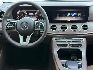 Mercedes-Benz E-Class 2020 E 300 L Люксовый интерьер фото 14