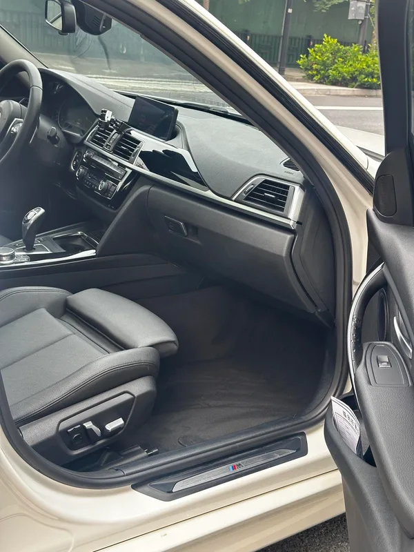 BMW 3 Series 2019 320Li M Luxury Set interior photo 16