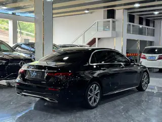 Mercedes-Benz E-Class 2023 E 300 L Люксовый Спортивный седан интерьер фото 11