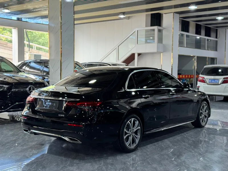 Mercedes-Benz E-Class 2023 E 300 L Люксовый Спортивный седан интерьер фото 11