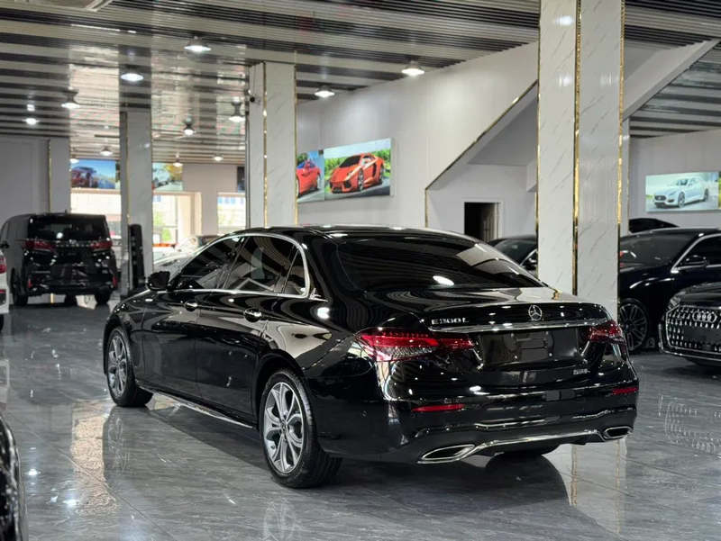 Mercedes-Benz E-Class 2023 E 300 L Люксовый Спортивный седан интерьер фото 13