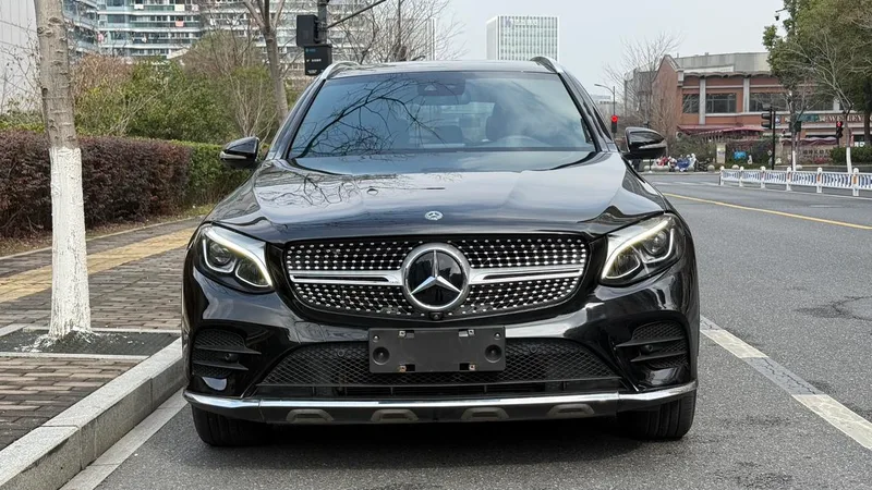 Mercedes-Benz GLC 2019 GLC 260 L 4MATIC De lujo exterior foto 2