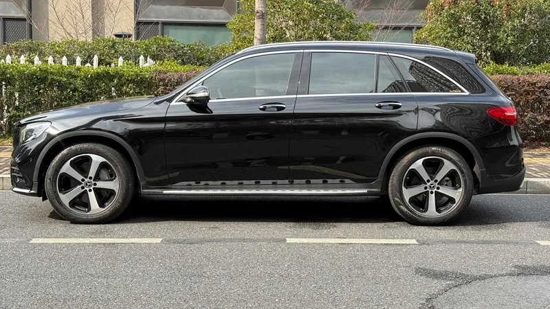 Mercedes-Benz GLC 2019 GLC 260 L 4MATIC De lujo exterior foto 3