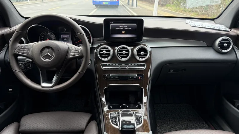 Mercedes-Benz GLC 2019 GLC 260 L 4MATIC De lujo exterior foto 5