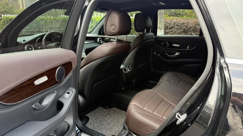 Mercedes-Benz GLC 2019 GLC 260 L 4MATIC De lujo interior foto 6